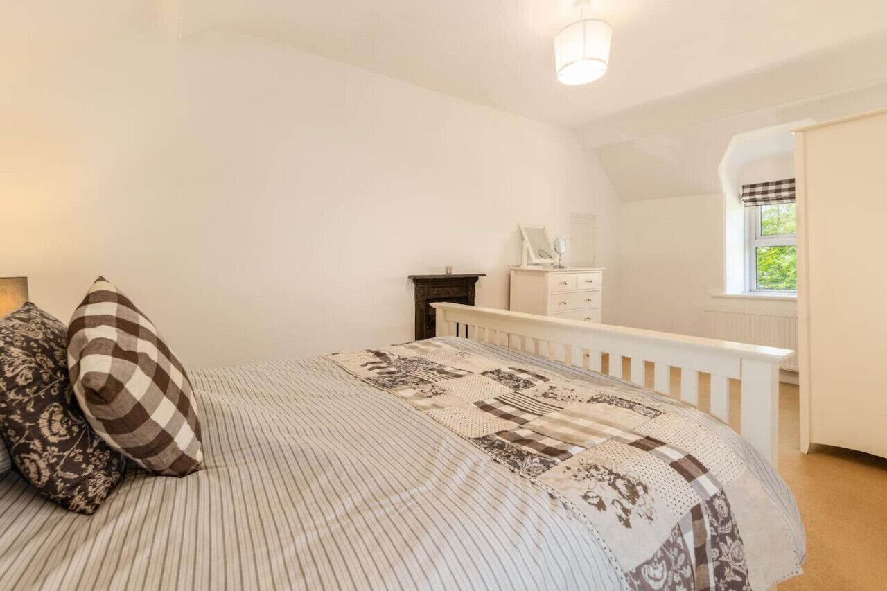 7 habitaciones, escritorio, tabla de planchar con plancha y wifi 