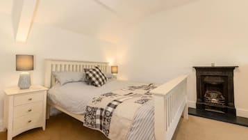 7 bedrooms, desk, iron/ironing board, WiFi