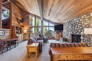 Smart TV, fireplace