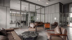 A spacious lobby with leather sofas, a marble coffee table, and a modern design. - The Sky 89 Panorama D7 (Ho Chi Minh City)