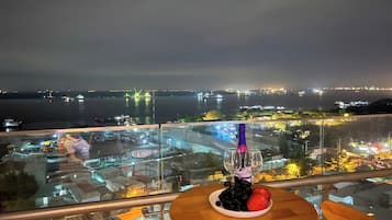 Departamento superior, 2 habitaciones, cocina, vista a la ciudad | Vista a la ciudad