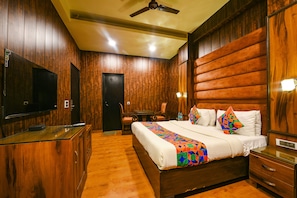 Premium Room - Fabhotel Bharat Continental (New Delhi)