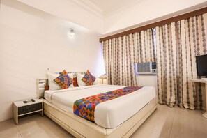 Family Room | Egyptian cotton sheets, premium bedding, in-room safe - Fabhotel Darshan Tower (Nagpur)