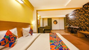 Egyptian cotton sheets, premium bedding, in-room safe - Fabhotel Old Maple Leaf (Gurugram)