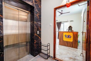 Lobby - Fabhotel Lucky Inn Grand Residency (Chennai)