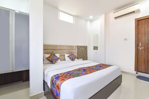 Family Room | Egyptian cotton sheets, premium bedding, in-room safe
