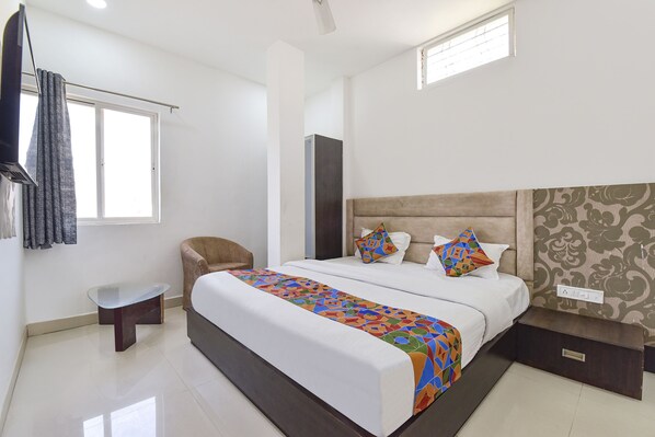 Family Room | Egyptian cotton sheets, premium bedding, in-room safe
