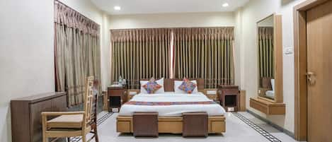 Egyptian cotton sheets, premium bedding, in-room safe, blackout curtains