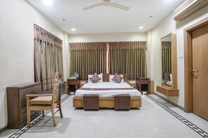 Egyptian cotton sheets, premium bedding, in-room safe, blackout drapes