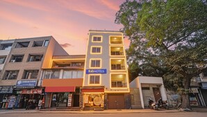A building with a sign for 'fabHOTELS' indicating it is a hotel. - Fabhotel Ak Villa (New Delhi)