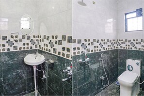 Deluxe Room | Bathroom