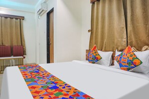 1 bedroom, Egyptian cotton sheets, premium bedding, in-room safe