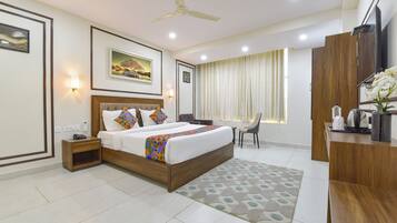Executive Room | Egyptian cotton sheets, premium bedding, in-room safe
