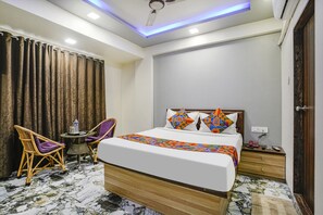 Egyptian cotton sheets, premium bedding, in-room safe - Fabhotel Golden Bird (Navi Mumbai)