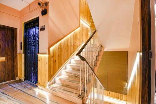 Fabhotel The Golden Orchid