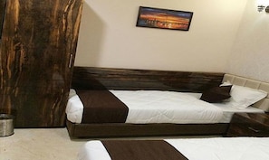 Deluxe Room | Egyptian cotton sheets, premium bedding, in-room safe, free WiFi - Fabhotel Purvika (Varanasi)