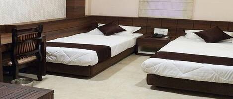 Egyptian cotton sheets, premium bedding, in-room safe, free WiFi