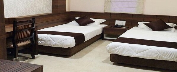 Egyptian cotton sheets, premium bedding, in-room safe, free WiFi