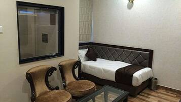 Egyptian cotton sheets, premium bedding, in-room safe, free WiFi