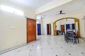 Lobby sitting area - Fabhotel Merit Suites (Hyderabad)