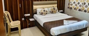 Egyptian cotton sheets, premium bedding, free WiFi, bed sheets