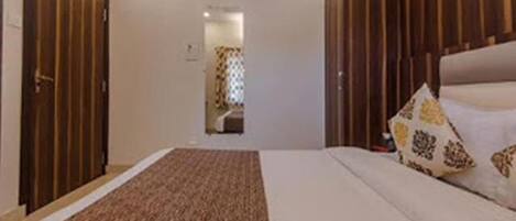 Egyptian cotton sheets, premium bedding, free WiFi, bed sheets