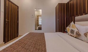 Egyptian cotton sheets, premium bedding, free WiFi, bed sheets - Fabhotel Golden Palms (Mumbai)
