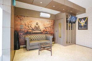 Lobby sitting area - Fabhotel Status Residency (Navi Mumbai)