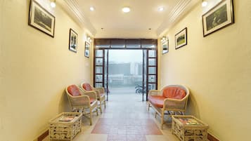 Coin salon dans le hall