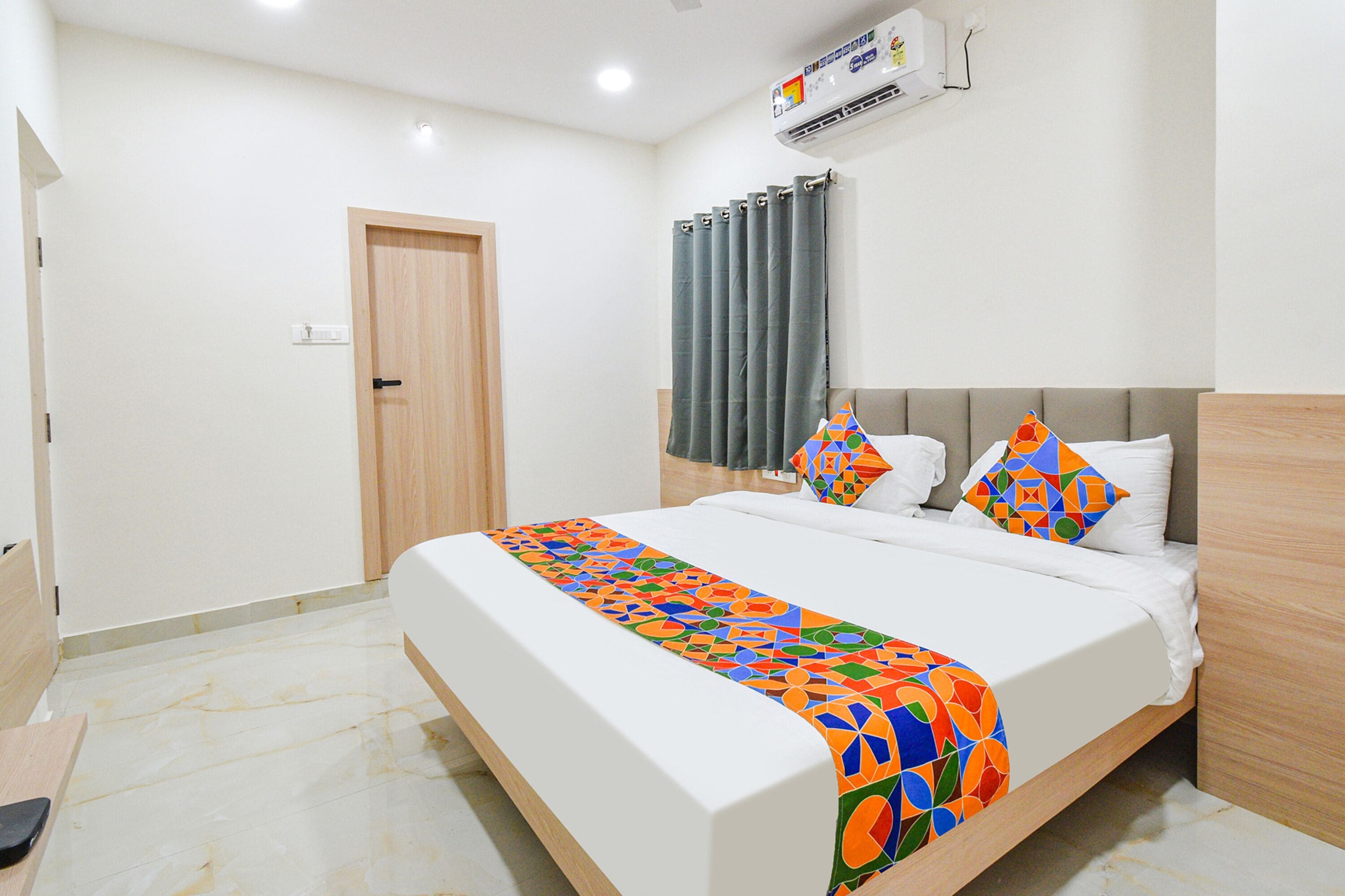 Egyptian cotton sheets, premium bedding, in-room safe, blackout curtains