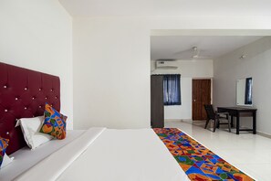 Egyptian cotton sheets, premium bedding, pillow-top beds, in-room safe - FabHotel Noronha Goaxa Inn (Calangute)