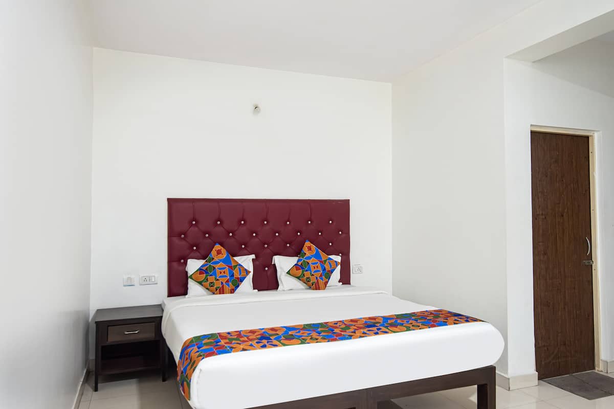 Egyptian cotton sheets, premium bedding, pillow-top beds, in-room safe