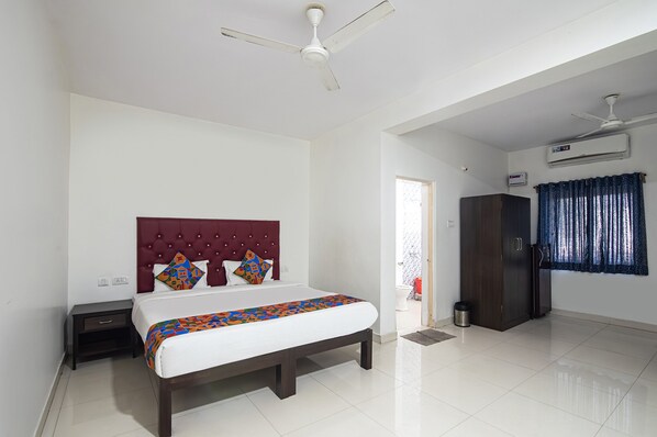 Egyptian cotton sheets, premium bedding, pillow-top beds, in-room safe