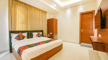 Egyptian cotton sheets, premium bedding, soundproofing, free WiFi