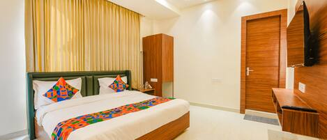 Egyptian cotton sheets, premium bedding, soundproofing, free WiFi