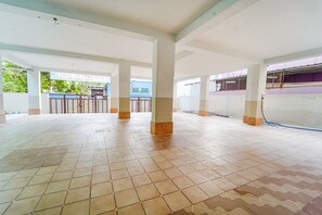 Parking - Fabhotel Saro Sri Residency (Coimbatore)