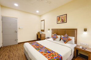 Egyptian cotton sheets, premium bedding, in-room safe, free WiFi - Fabhotel Welcome Inn Porur (Chennai)