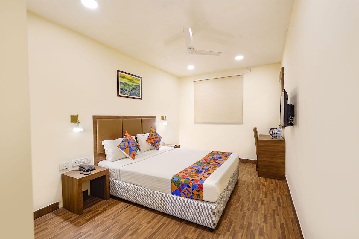 Deluxe Room | Egyptian cotton sheets, premium bedding, in-room safe, WiFi (free)
