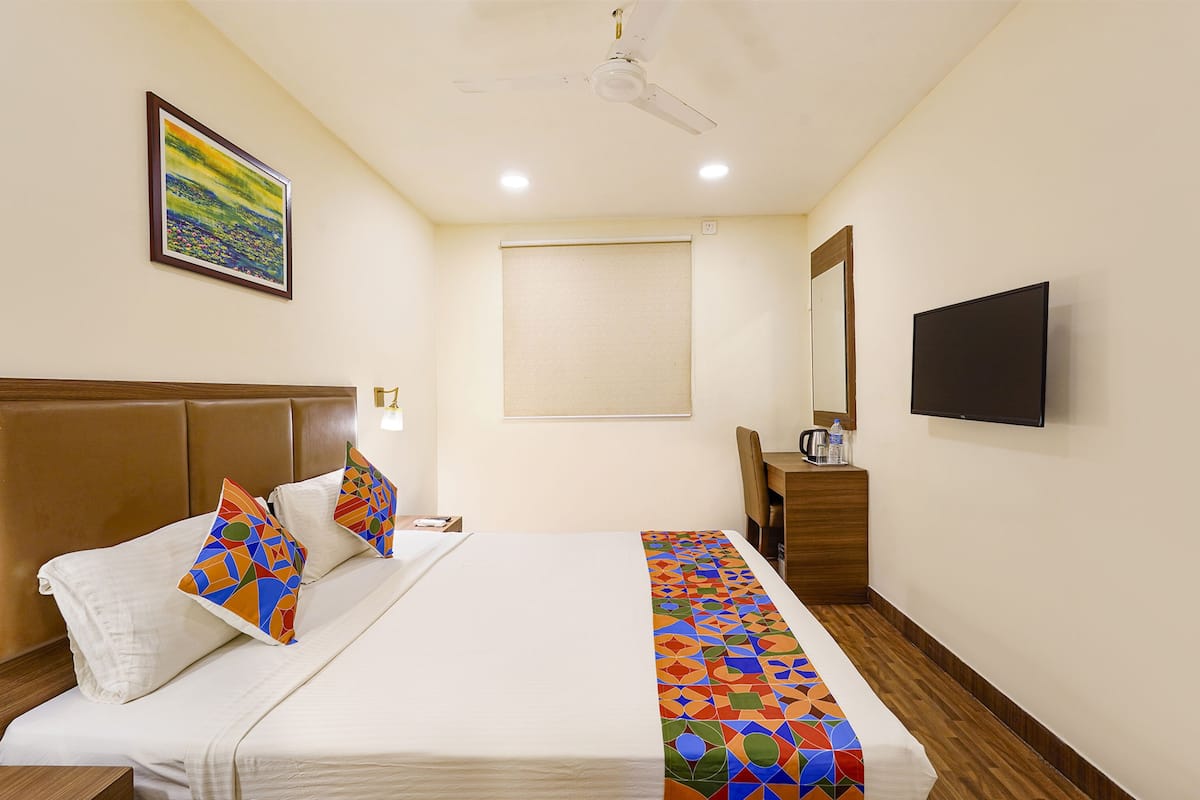 Premium Room | Egyptian cotton sheets, premium bedding, in-room safe, WiFi (free)