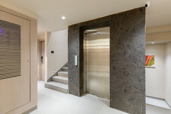 Lift - Fabhotel Red Vibe (Bhopal)