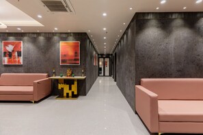 Lobby sitting area - Fabhotel Red Vibe (Bhopal)