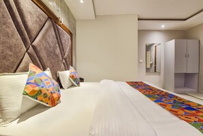 Egyptian cotton sheets, premium bedding, pillowtop beds, in-room safe