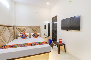 Egyptian cotton sheets, premium bedding, in-room safe, desk - Fabexpress City Inn (Faizabad)
