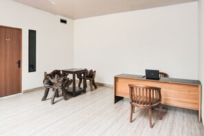 Coin salon dans le hall