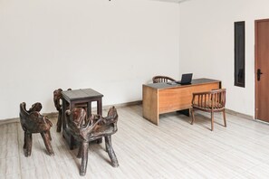 Coin salon dans le hall