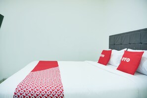 Deluxe Double Room | Desk, free WiFi, bed sheets - Hotel O Teluk Betung Near Water Park Lembah Hijau Formerly Kanajiwa Guesthouse 2 (Bandar Lampung)