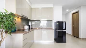 Superior Apartment, 1 Bedroom, Kitchen, City View | Private kitchen | Fridge, microwave, stovetop, electric kettle