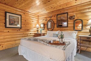 5 sovrum, skrivbord, strykjärn/strykbräda och resesäng