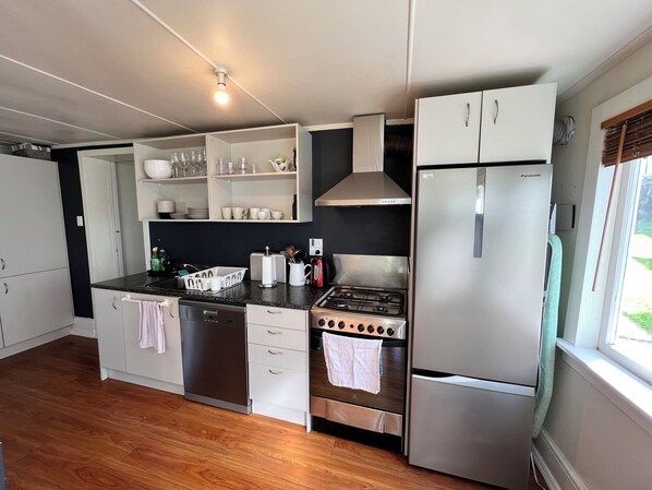 Microwave, oven, stovetop, cookware/dishes/utensils