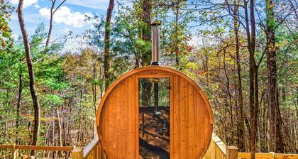 Mountain Views, Dog friendly, Fenced Yard, Barrel Sauna, Hot Tub, Fire Pit